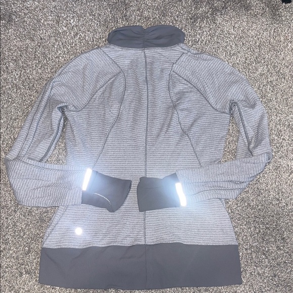 Lululemon Gray Women's Quarter-Zip Top - Picture 4 of 5